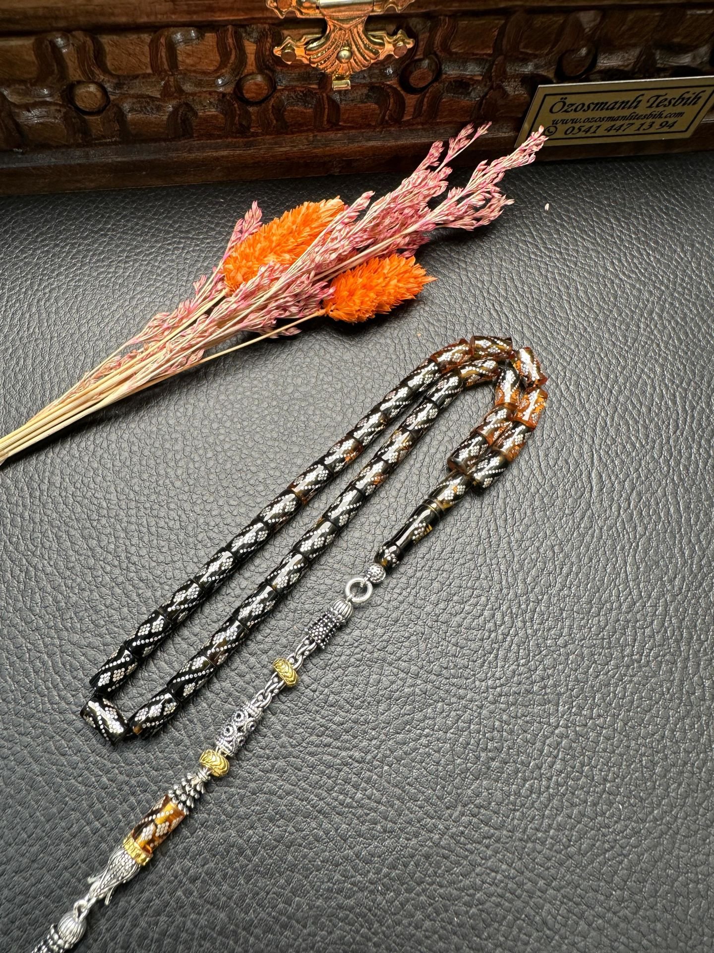 Kesme Model Gümüş İşlemeli Ateş Kehribar Tesbih