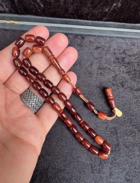 Kapsül Model İsa Balkaya Katalin Tesbih