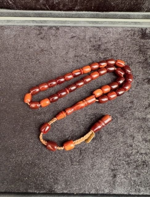 Kapsül Model İsa Balkaya Katalin Tesbih