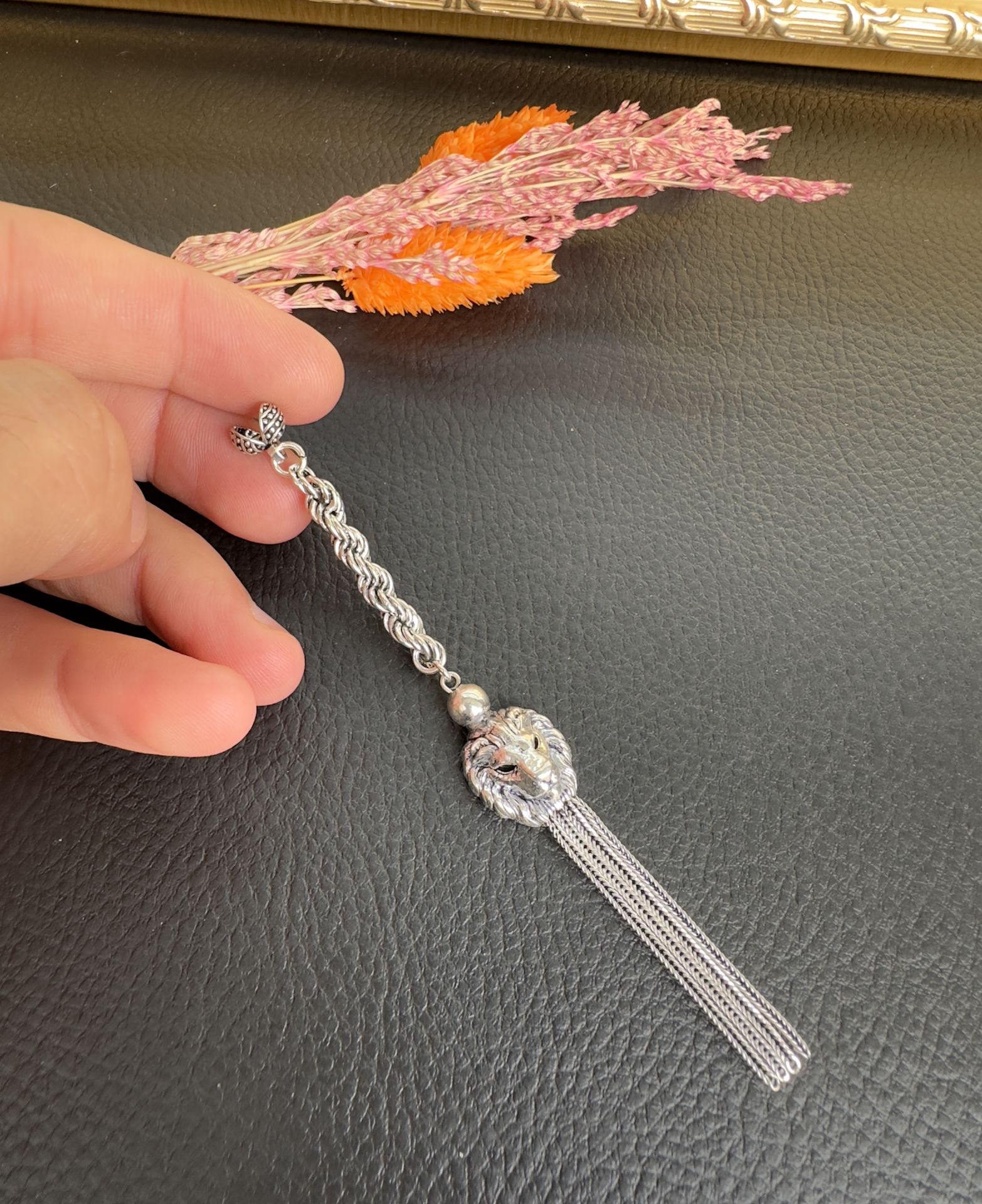 Özel Tasarım Aslan Figürlü Gümüş Püskül