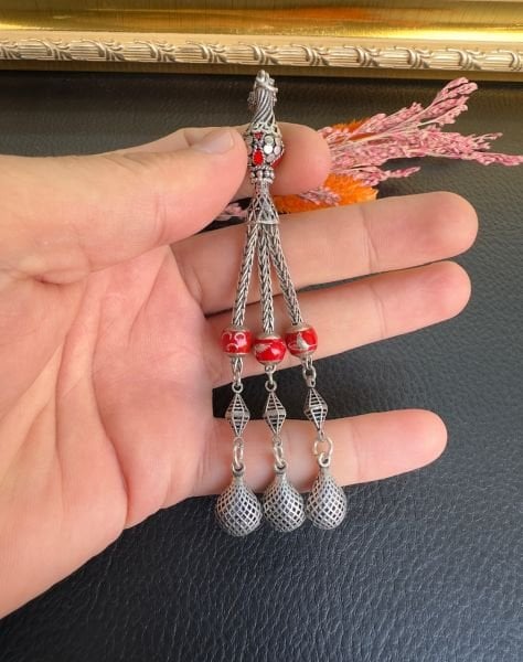 Kırmızı Renk Üçlü Mineli Gümüş Püskül