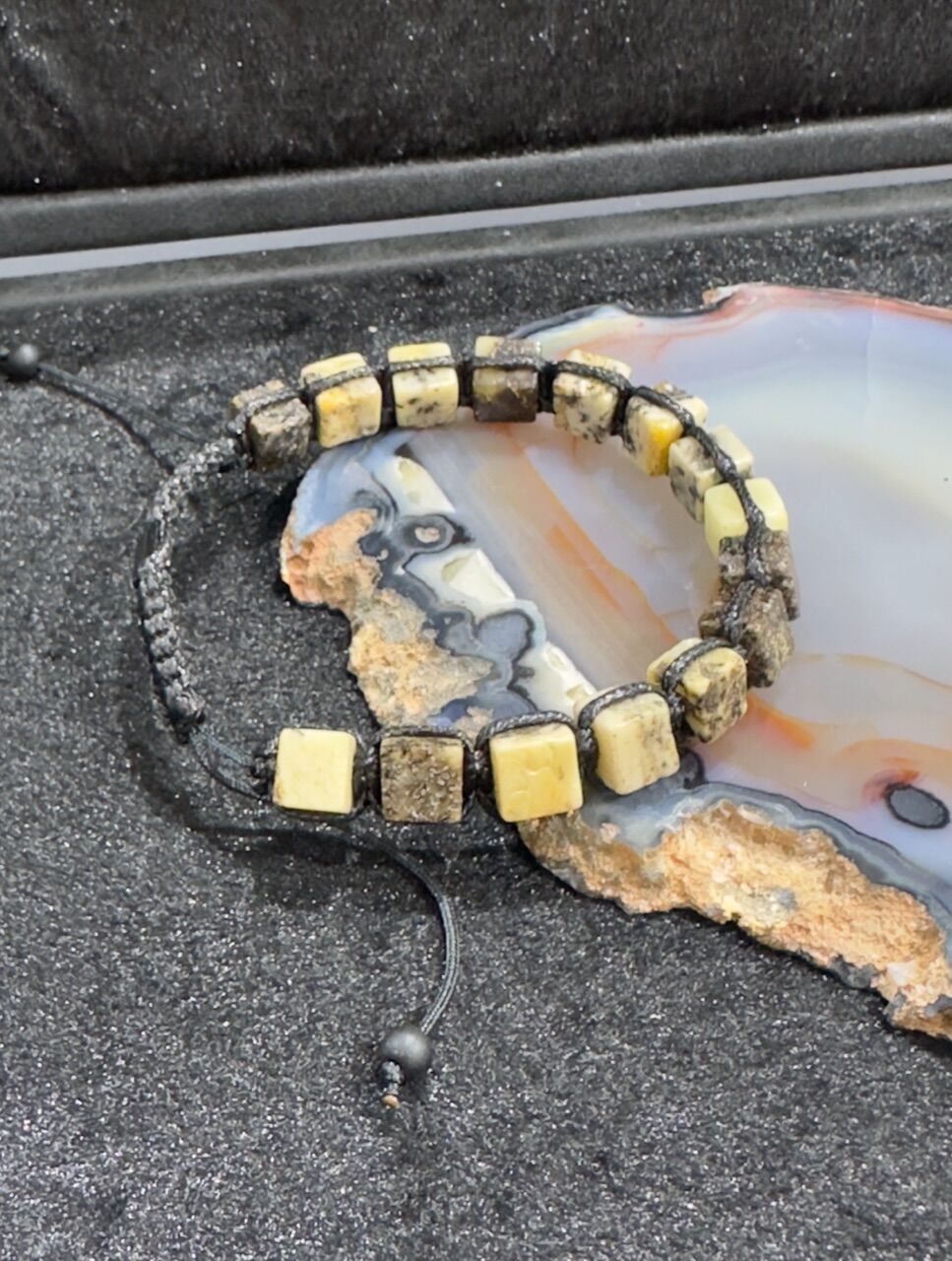 Küp Model Makrome Örgü Damla Kehribar Yetişkin Bileklik