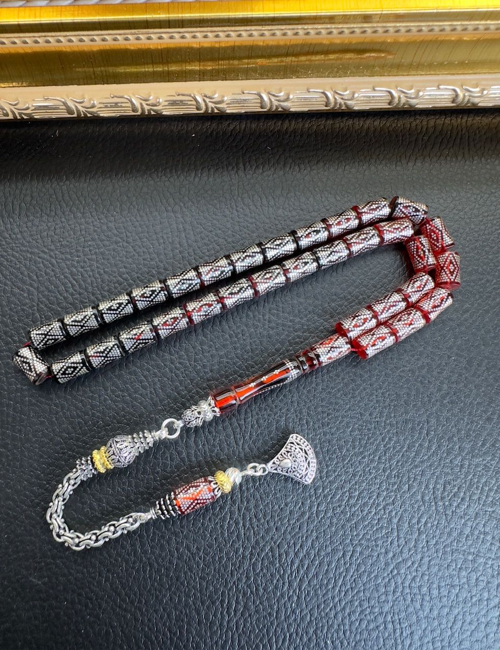 Kesme Model Kırmızı Renk İşlemeli Ateş Kehribar