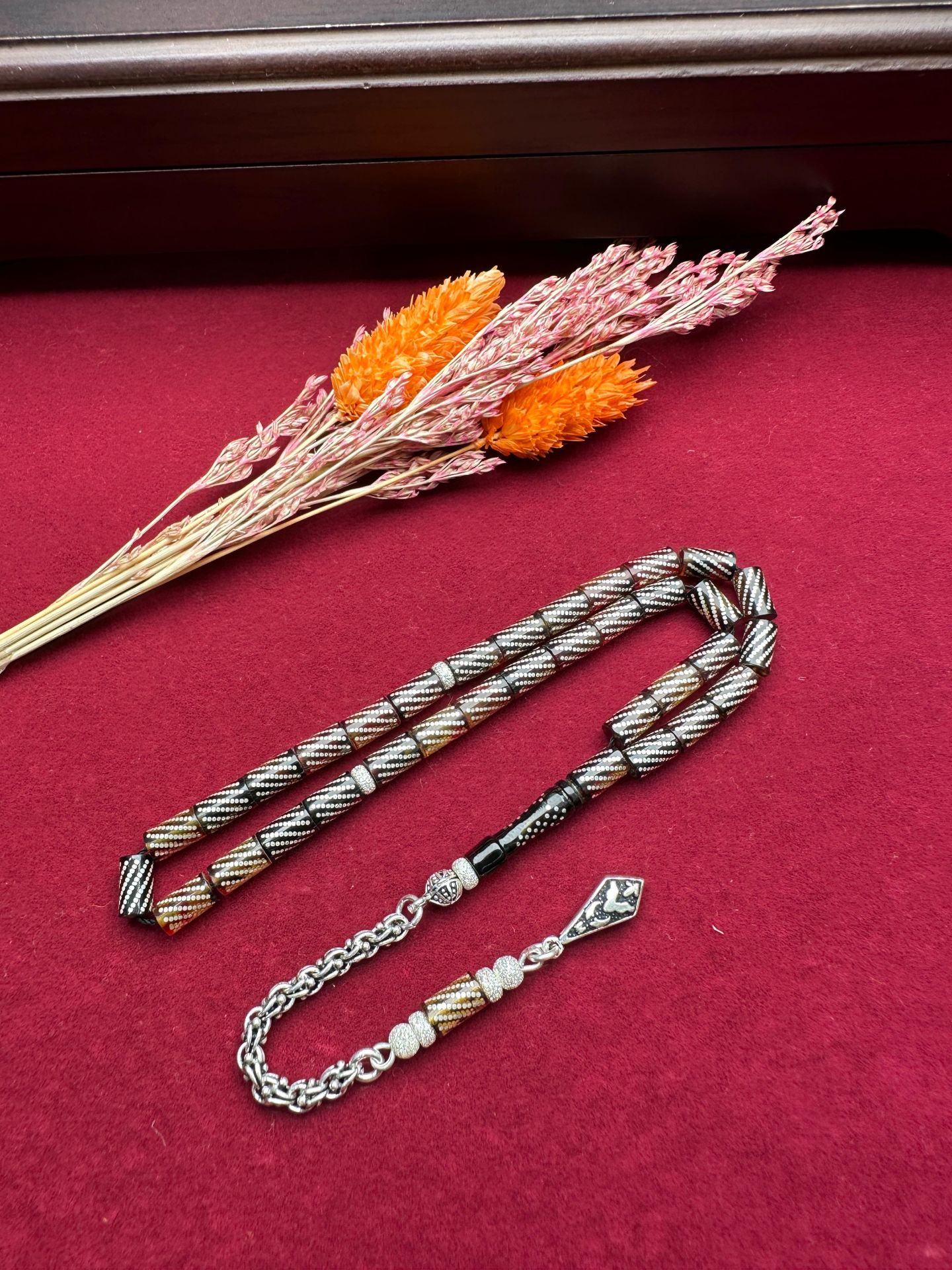 Kesme Model Gümüş İşlemeli Ateş Kehribar Tesbih