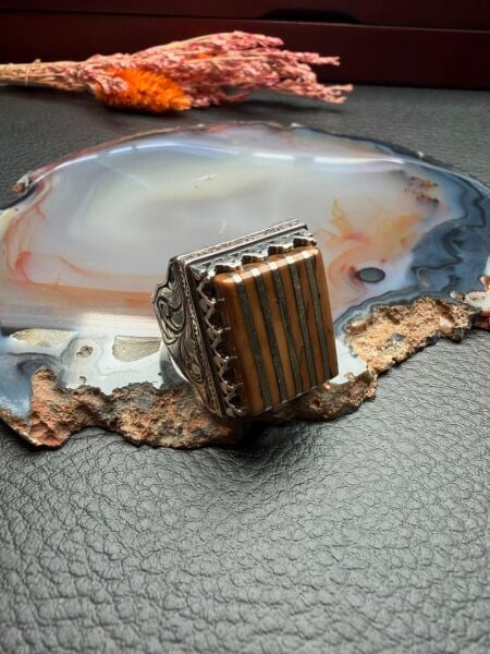 Gümüş Yarma İşlemeli Kuka Taşlı Gümüş Yüzük