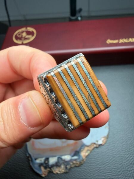 Gümüş Yarma İşlemeli Kuka Taşlı Gümüş Yüzük