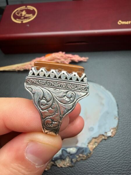 Gümüş Yarma İşlemeli Kuka Taşlı Gümüş Yüzük