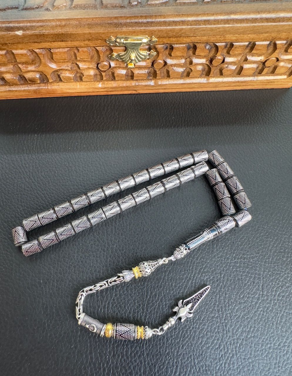 Kesme Model Yeşil Renk Gümüş İşlemeli Ateş Kehribar Tesbih