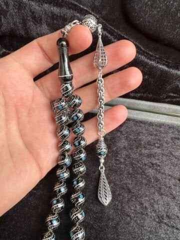 Küre Model 925 Ayar Gümüş ve Firuze İşlemeli Oltu Taşı Tesbih