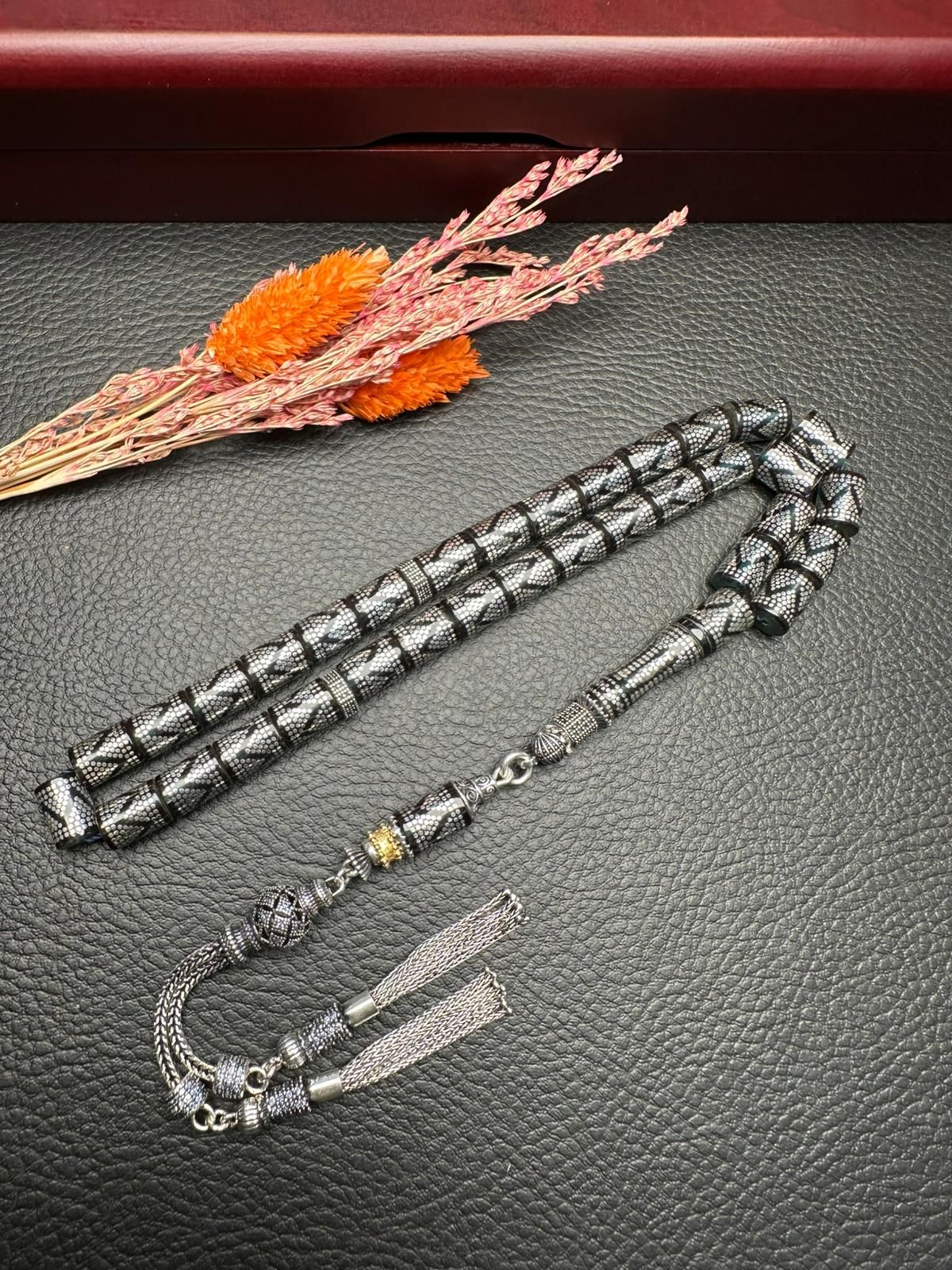 Kesme Model Gümüş İşlemeli Ateş Kehribar Tesbih