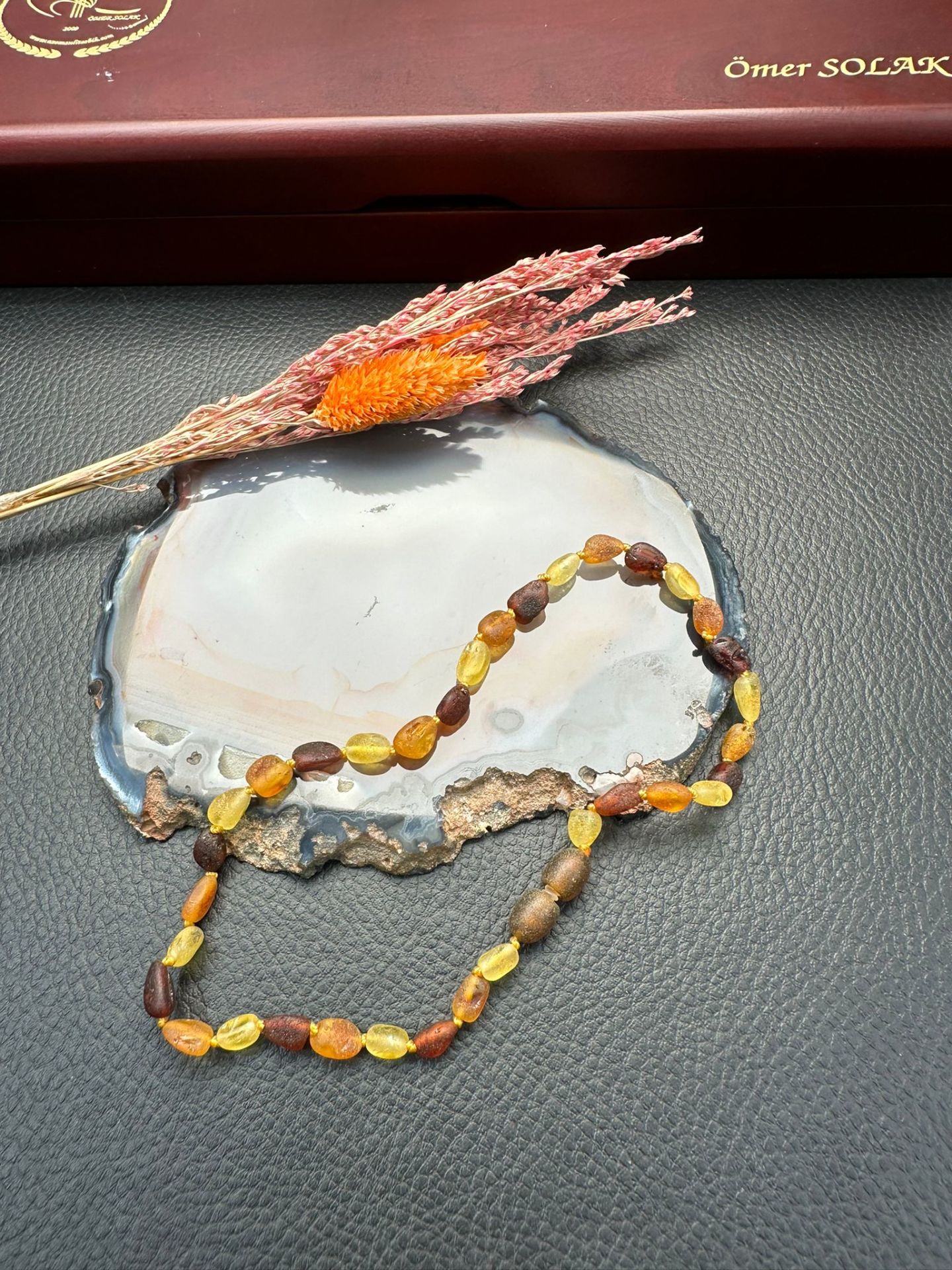 Mat Damla Kehribar Bebek Kolye