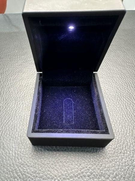 Siyah Renk Özel Tasarım Led Işıklı Yüzük Kutusu