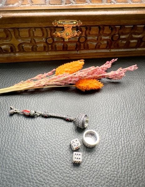 Özel Tasarım Zarlı Model Kırmızı Mineli Gümüş Püskül