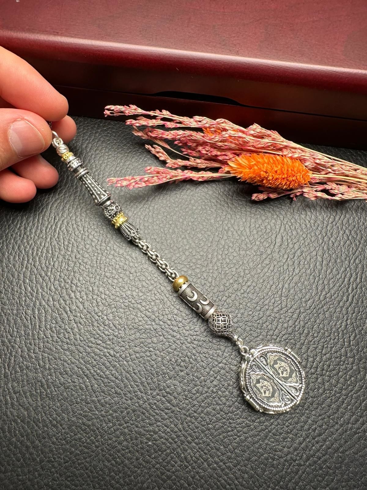 Özel Kapaklı Tasarım Gümüş Püskül