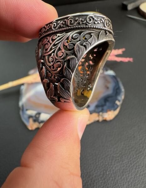 Kalem İşçilikli Osman Özpala Damla Kehribar 925 Ayar Gümüş Erkek Yüzük