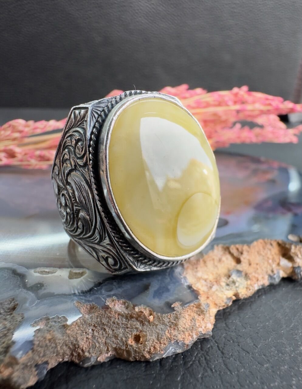 Kalem İşçilikli Osman Özpala Damla Kehribar 925 Ayar Gümüş Erkek Yüzük