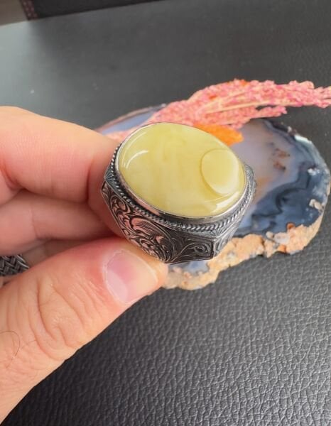 Kalem İşçilikli Osman Özpala Damla Kehribar 925 Ayar Gümüş Erkek Yüzük