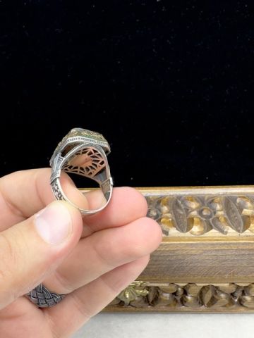 Kehribar Taşı Yeşil Renk Kalem İşçilikli 925 Ayar Erkek Gümüş Yüzük