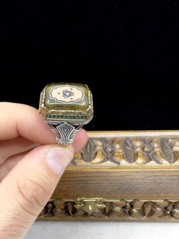 Kehribar Taşı Yeşil Renk Kalem İşçilikli 925 Ayar Erkek Gümüş Yüzük