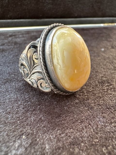 Kalem İşçilikli Osman Özpala Damla Kehribar 925 Ayar Gümüş Erkek Yüzük