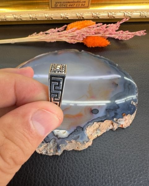 Özel Tasarım Taşlı Gümüş Yüzük