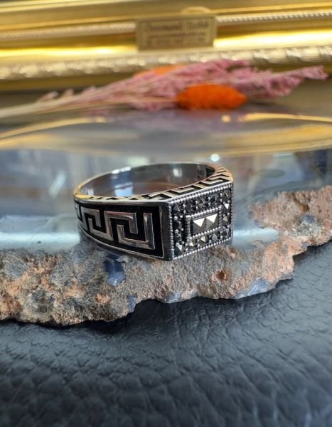 Özel Tasarım Taşlı Gümüş Yüzük